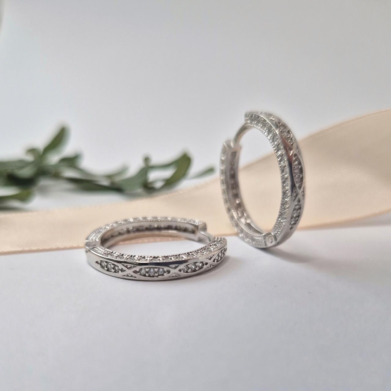 Серьги кольца широкие серебро 925 пробы в белых камнях 23 мм 7,07 г (905р)