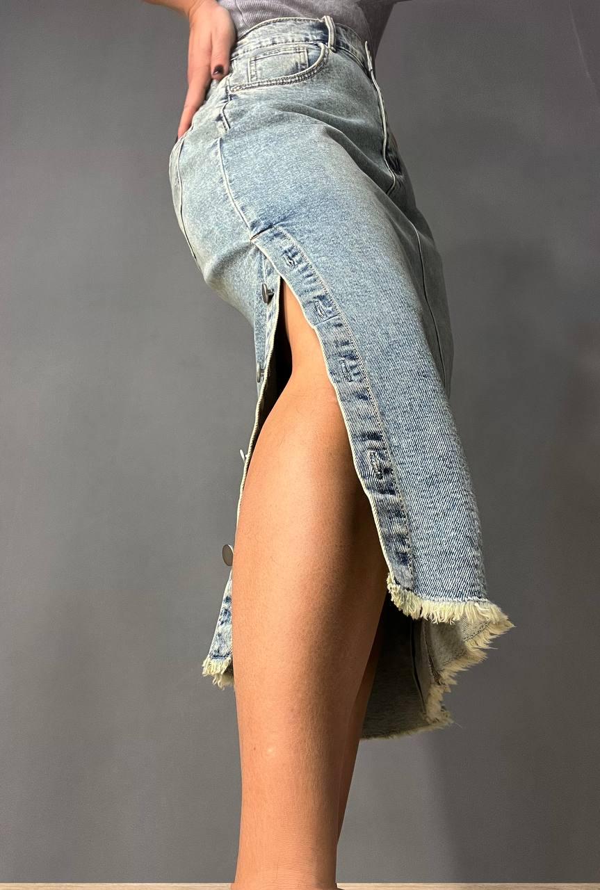 Юбка женская джинсовая Liana 381 ниже колена резинка на талии разрезы по бокам на пуговицах р. 33 Голубой (3578) - фото 2 Юбка женская джинсовая Liana 381 ниже колена резинка на талии разрезы по бокам на пуговицах р. 33 Голубой (3578) - фото 2