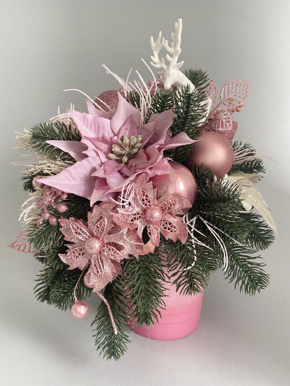 Новогодняя композиция с фигуркой оленя Волшебная сказка