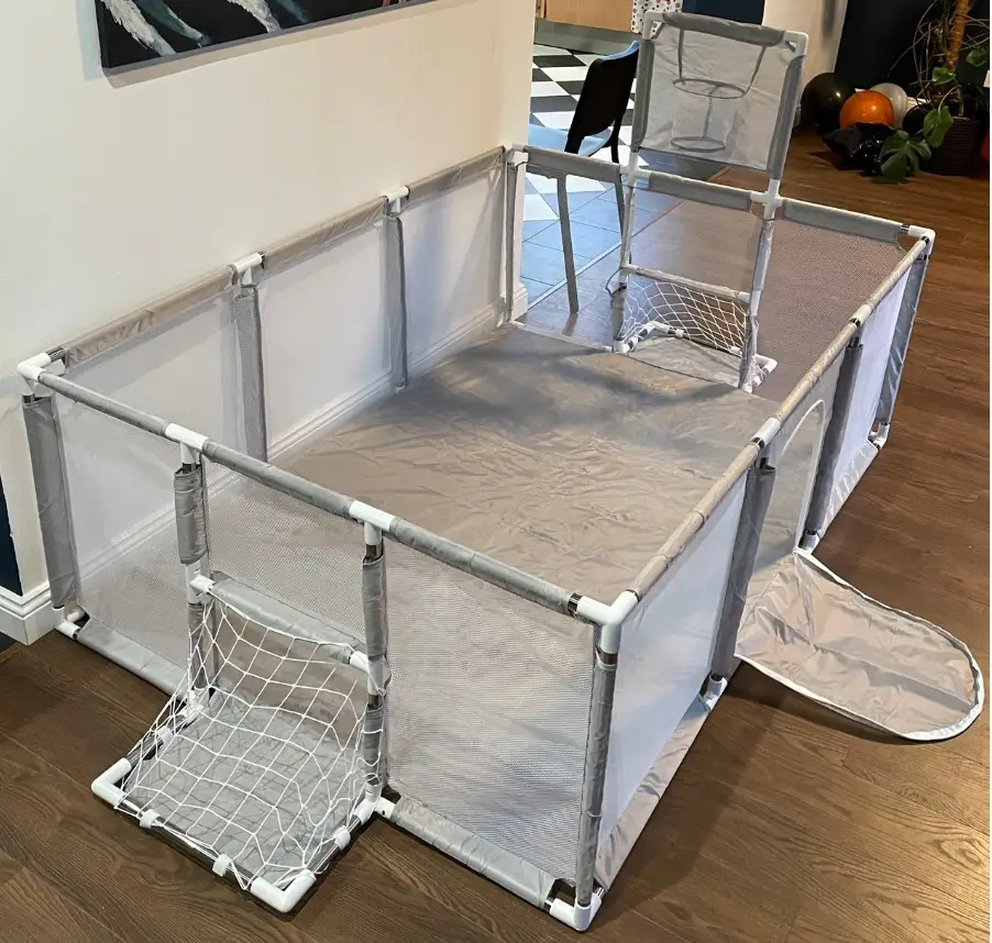 Манеж з сітчастими стінками/баскетбольним кільцем та воротами 180х120х62 см (30291365)