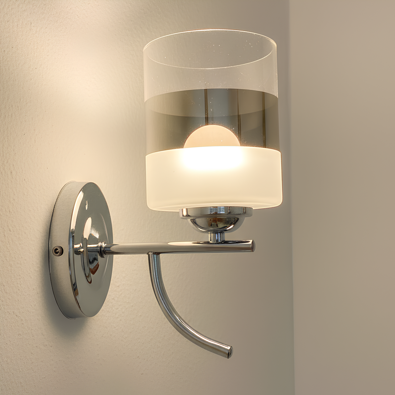 Бра Valeso с полупрозрачным плафоном из стекла под лампу Е27 Хром (Ю B-6978B/1 CR)