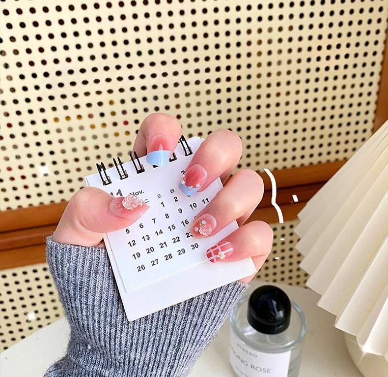 Набор накладных ногтей с декором и голубым упором с клеем Bananahall 24 шт. LK15266 Бежевый (A9755) - фото 2 Набор накладных ногтей с декором и голубым упором с клеем Bananahall 24 шт. LK15266 Бежевый (A9755) - фото 2