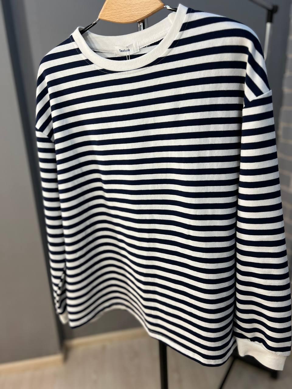 Лонгслів жіночий TEXTURE 1255 реглан смуга вільний крій OS Темно-синій (1432) - фото 5 Лонгслів жіночий TEXTURE 1255 реглан смуга вільний крій OS Темно-синій (1432) - фото 5