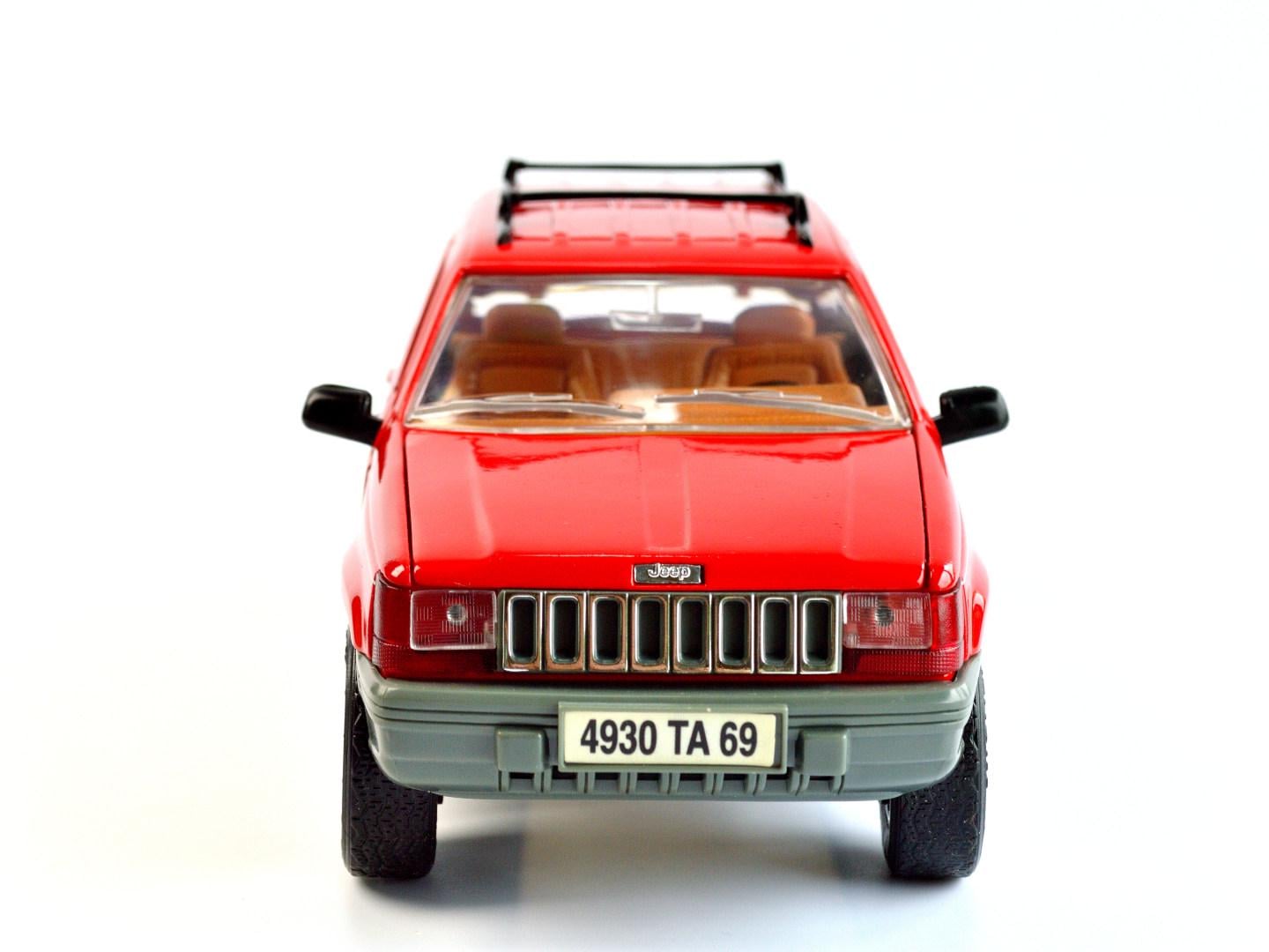 ᐉ Колекційна модель Majorette Jeep Grand Cherokee Laredo 1:18