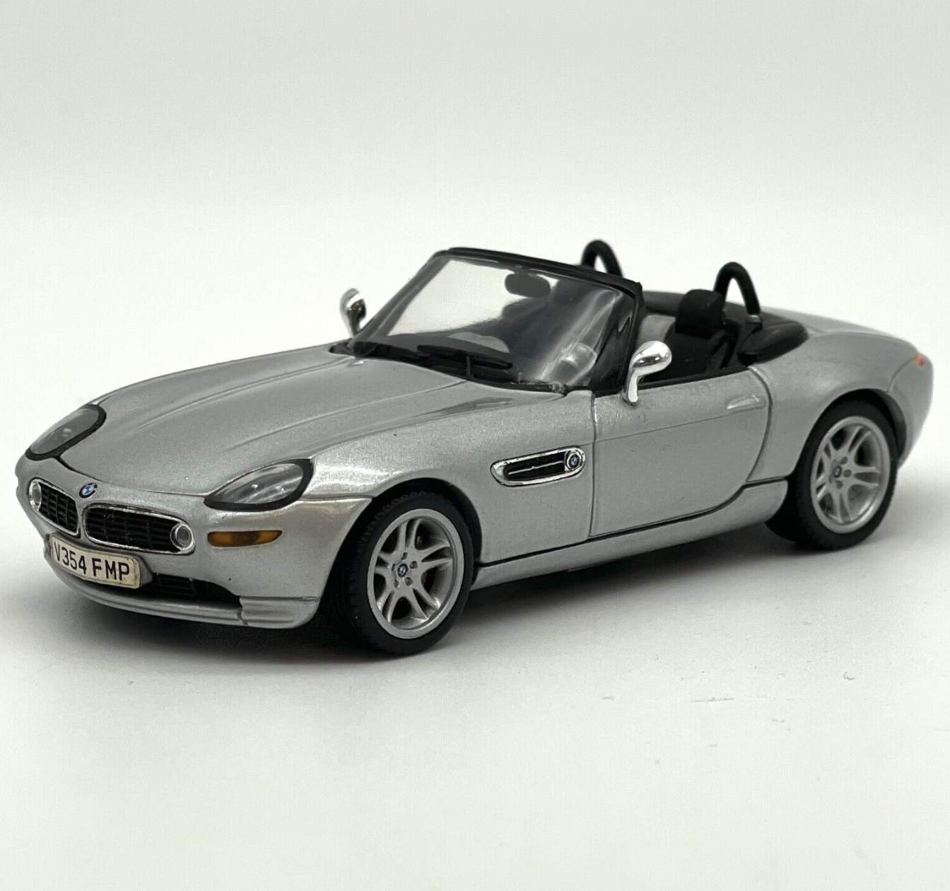 Модель автомобиля 1:43 BMW Z8 Roadster E52 James Bond 007 Silver (14275061)