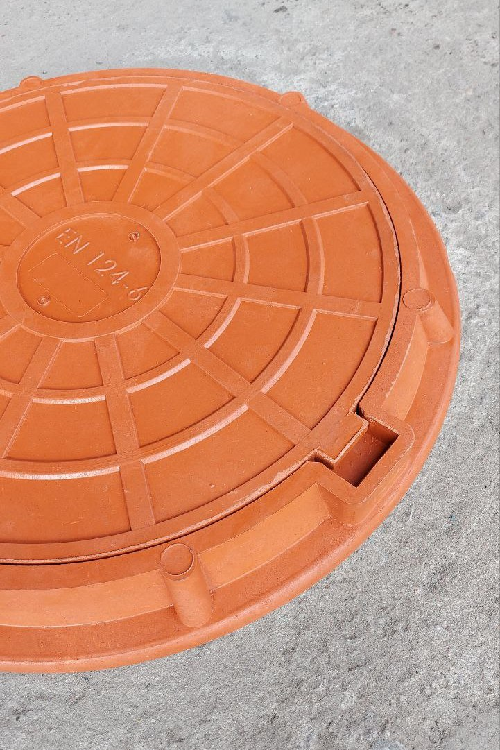 Люк канализационный полимерпесчаный Войс с замком 1,5 т Коричневый (27632187) - фото 3 Люк канализационный полимерпесчаный Войс с замком 1,5 т Коричневый (27632187) - фото 3