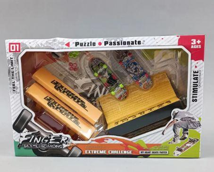 Детский игровой набор скейтпарк Skatepark fingerboard с трамплином и 2 скейтами