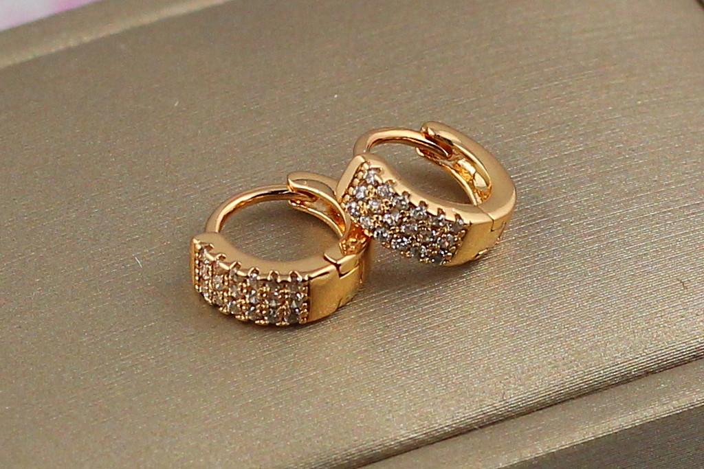 Серьги Xuping Jewelry Колечки с дорожками из камней 1 см Золотистый