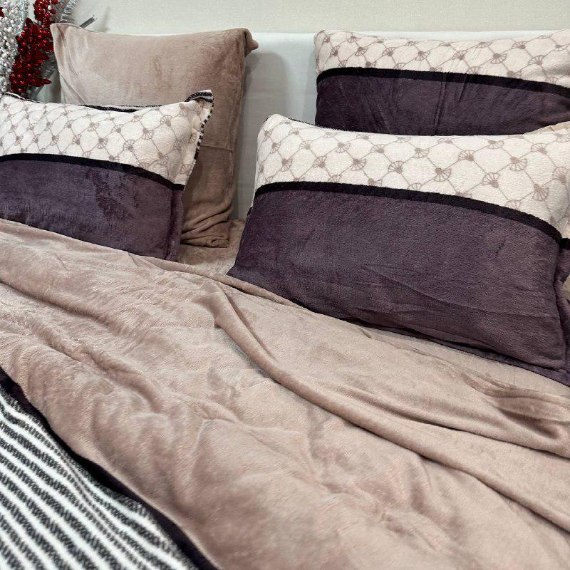 Комплект постельного белья велюровый с рисунком с 4 наволочками евро 200x230 см Фиолетово-кофейный (29225208) - фото 2 Комплект постельного белья велюровый с рисунком с 4 наволочками евро 200x230 см Фиолетово-кофейный (29225208) - фото 2