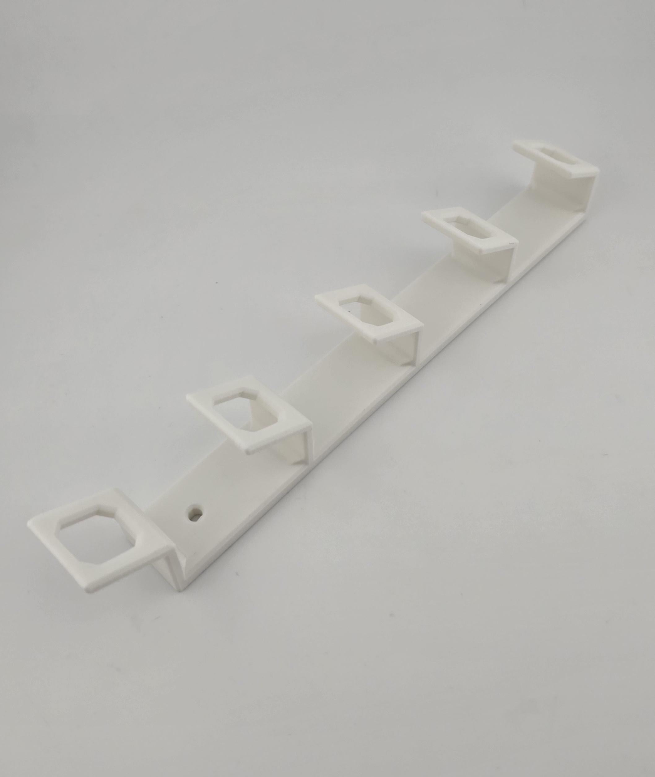 Крепление настенное для хранения головных уборов (2032)