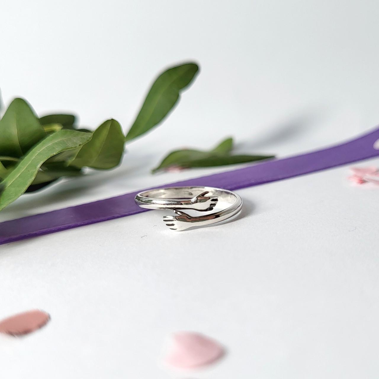 Кольцо без камней объятия черненное серебро 925 пробы 1,21 г р. 16 (81743)