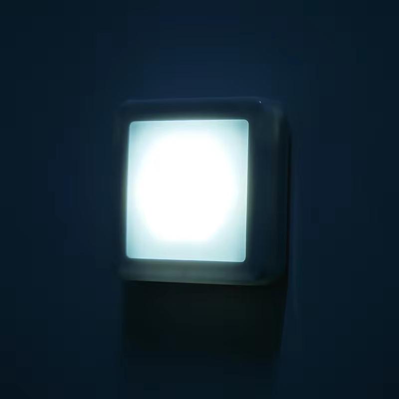 Ночник светодиодный самоклеящийся с датчиком движения на батарейках 8x8x2,5 см Белый (D-0012) - фото 4 Ночник светодиодный самоклеящийся с датчиком движения на батарейках 8x8x2,5 см Белый (D-0012) - фото 4