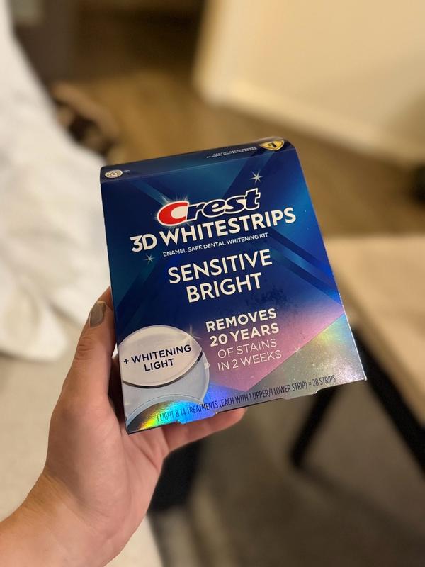Отбеливающие полоски для чувствительных зубов Crest 3D Whitestrips Sensitive и LED Light Whitening Kit 14 пар (20631389) - фото 12 Отбеливающие полоски для чувствительных зубов Crest 3D Whitestrips Sensitive и LED Light Whitening Kit 14 пар (20631389) - фото 12