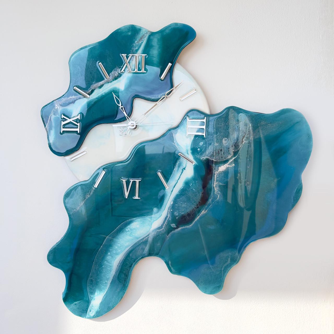 Часы объемные настенные из эпоксидной смолы Лепестки 40 см