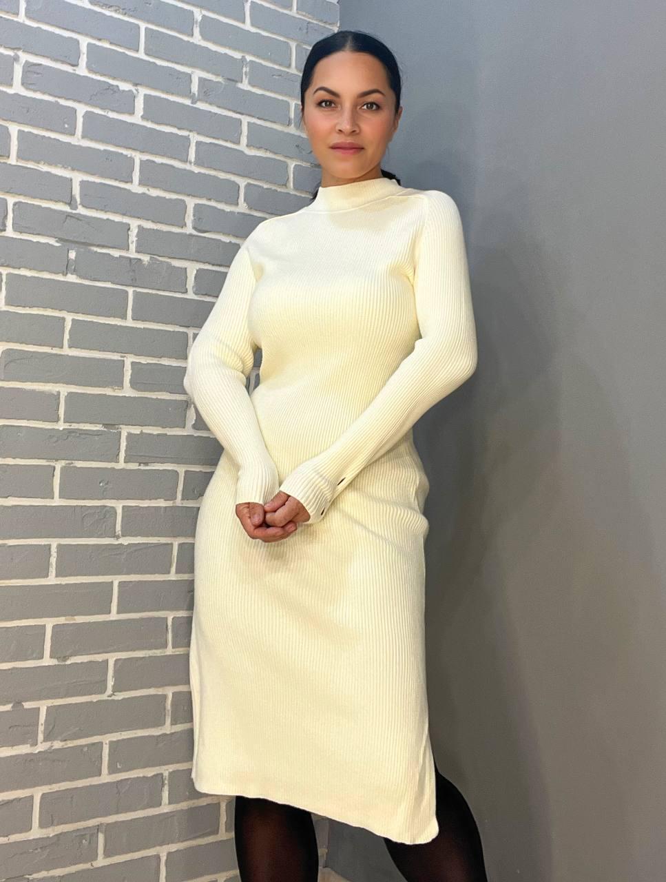 Платье женское ACCORDDREAM 2287 теплая вязка свитер рубчик воротник стойка разрезы миди р. 44-48 Молочный (3090)