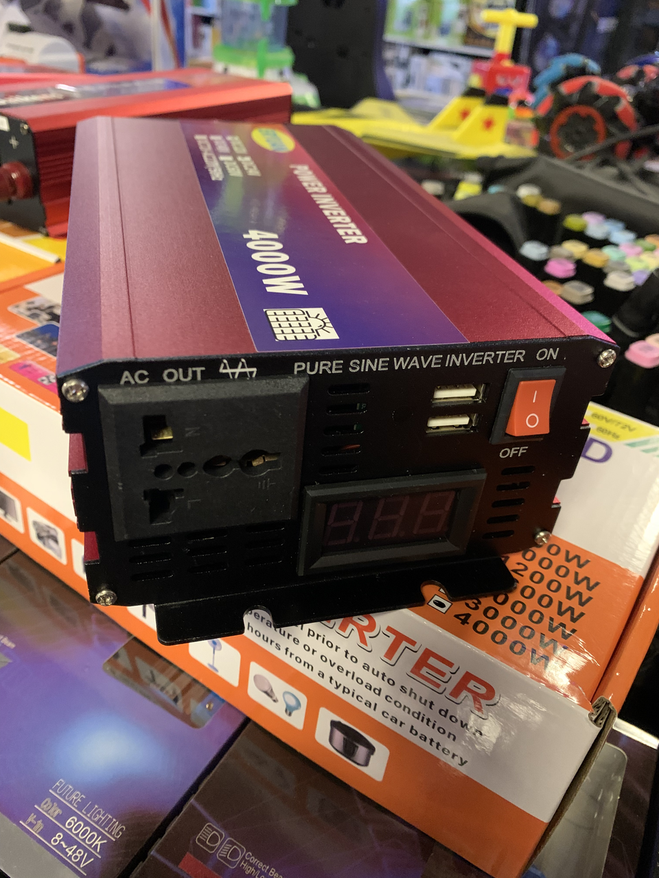 Преобразователь напряжения Eryuan 4000W DC 12V/24V в AC 220V с LCD дисплеем и USB Красный - фото 5 Преобразователь напряжения Eryuan 4000W DC 12V/24V в AC 220V с LCD дисплеем и USB Красный - фото 5