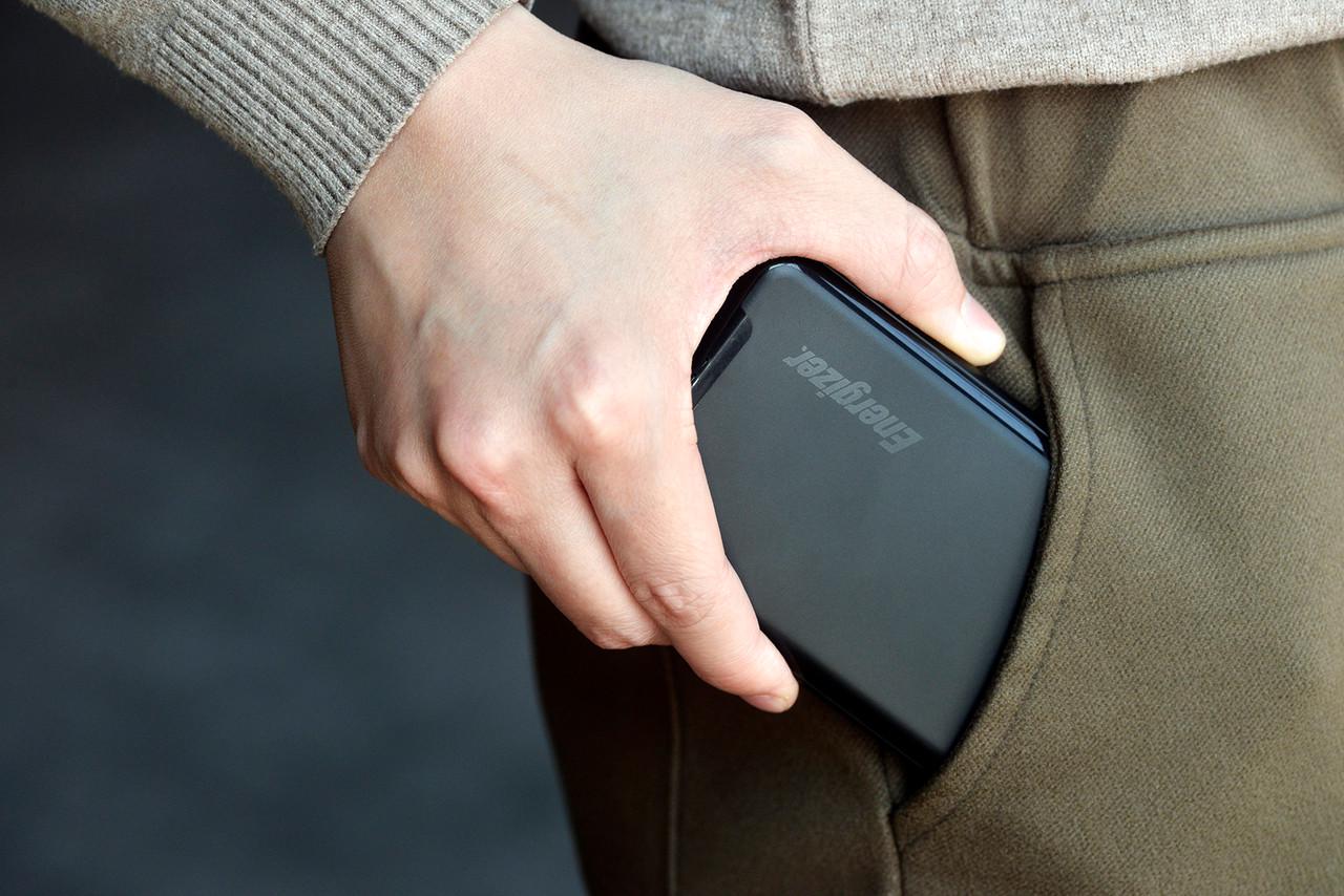 Универсальная мобильная батарея Energizer UE10052PQ 10000 мАч Черный (UE10052PQB) - фото 7 Универсальная мобильная батарея Energizer UE10052PQ 10000 мАч Черный (UE10052PQB) - фото 7