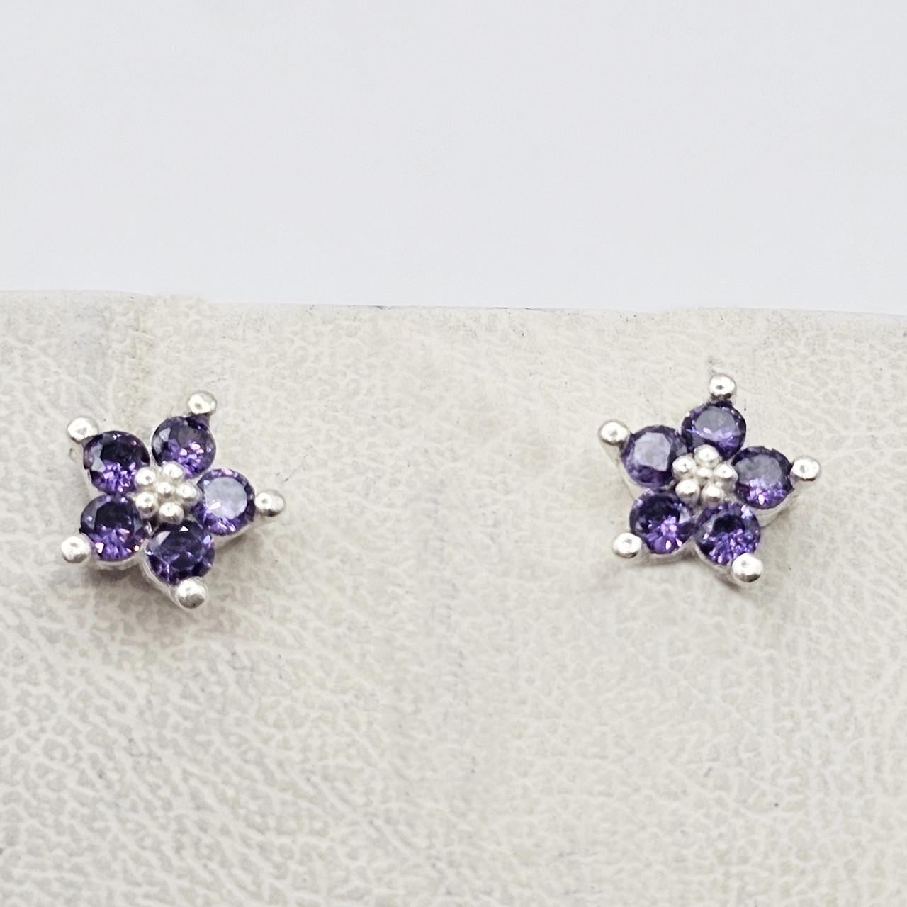 Серебряные серьги-гвоздики с кубическим цирконием 1,3 г (2977123503) Серебряные серьги-гвоздики с кубическим цирконием 1,3 г (2977123503)