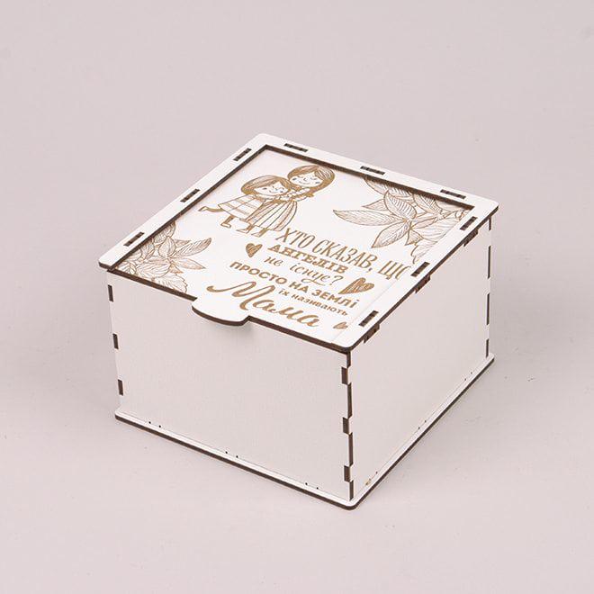 Коробка подарочная Flora "Хто сказав, що Ангелів не існує?" квадратная Белый (33282) - фото 1 Коробка подарочная Flora "Хто сказав, що Ангелів не існує?" квадратная Белый (33282) - фото 1