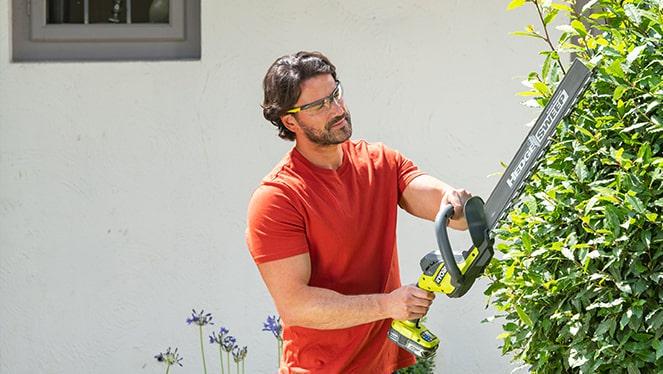 Кусторез аккумуляторный RYOBI ONE+ RY18HT45A-0 18V 45 см без аккумулятора и зарядного устройства (5133005380) - фото 4 Кусторез аккумуляторный RYOBI ONE+ RY18HT45A-0 18V 45 см без аккумулятора и зарядного устройства (5133005380) - фото 4