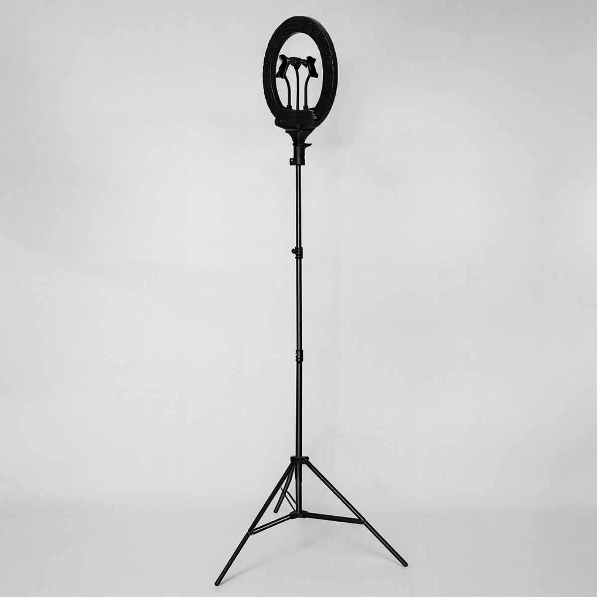 Кольцевая лампа LED со штативом Soft Ring с тремя держателями для телефона 36 см (RL-14-А) - фото 13 Кольцевая лампа LED со штативом Soft Ring с тремя держателями для телефона 36 см (RL-14-А) - фото 13