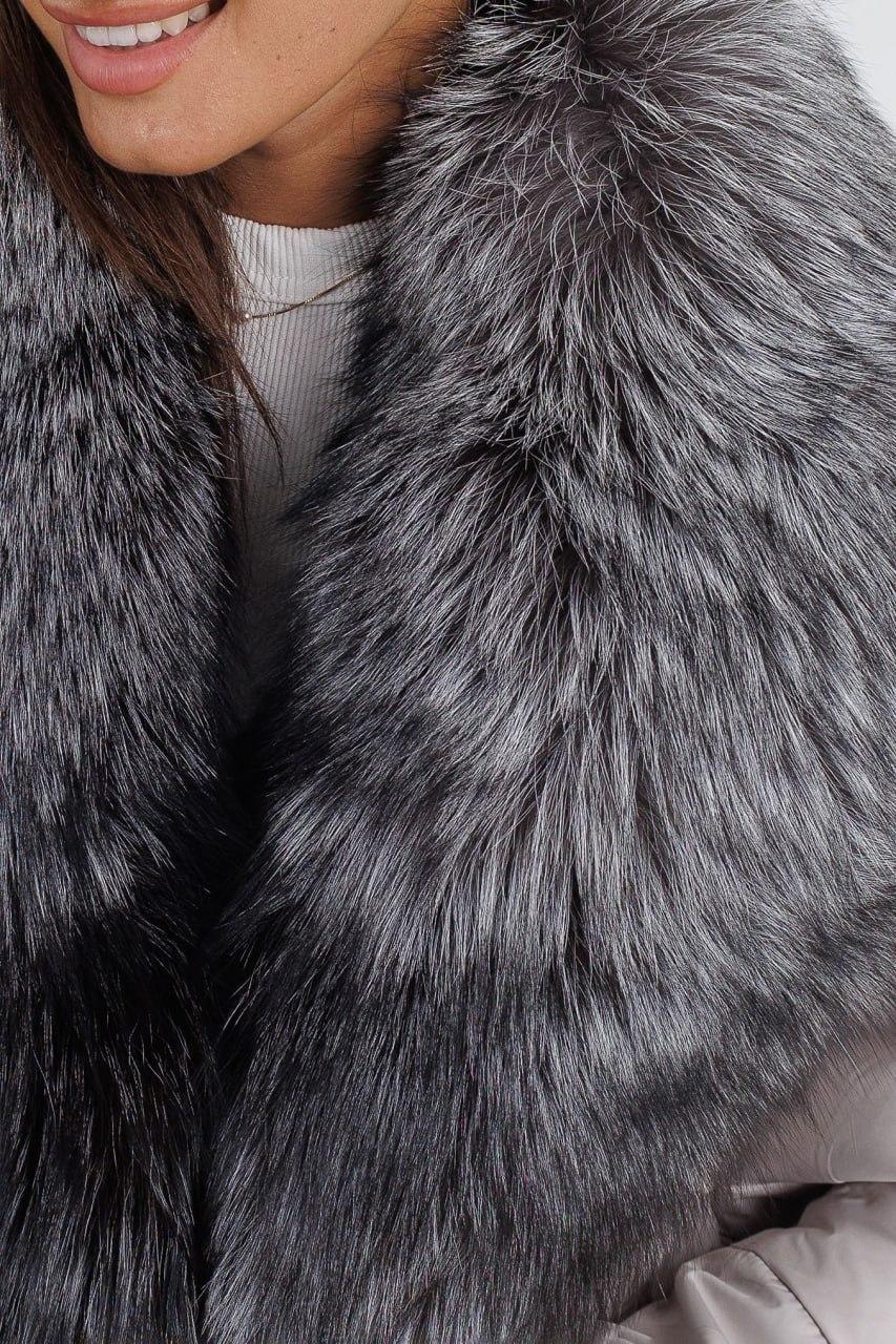 Куртка-пуховик жіноча з хутром чорнобурої лисиці р. 46 Айворі (8887b/46) - фото 6 Куртка-пуховик жіноча з хутром чорнобурої лисиці р. 46 Айворі (8887b/46) - фото 6