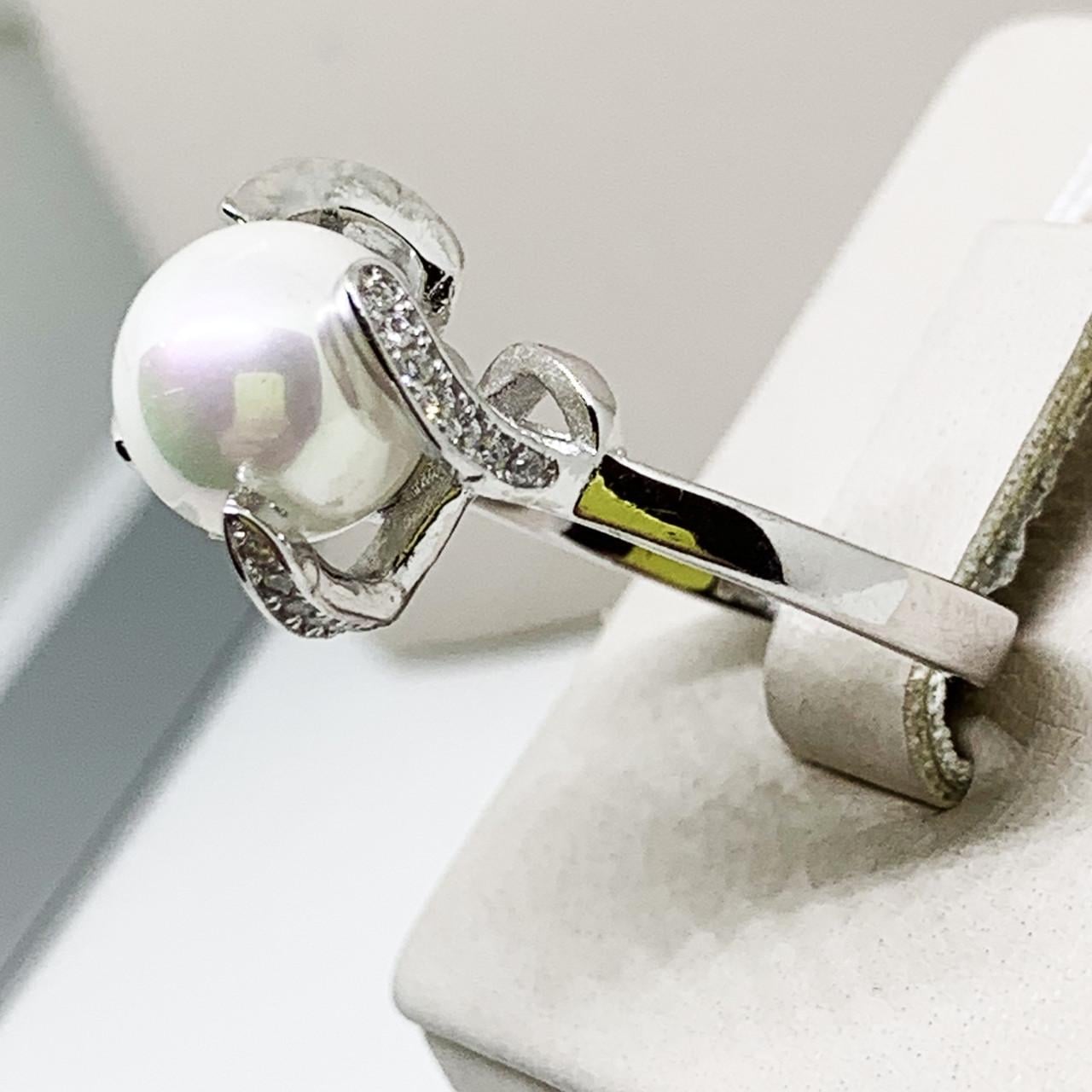 Кольцо серебряное с жемчугом и кубическим цирконием р. 17,5 4,4 г (1688003619)