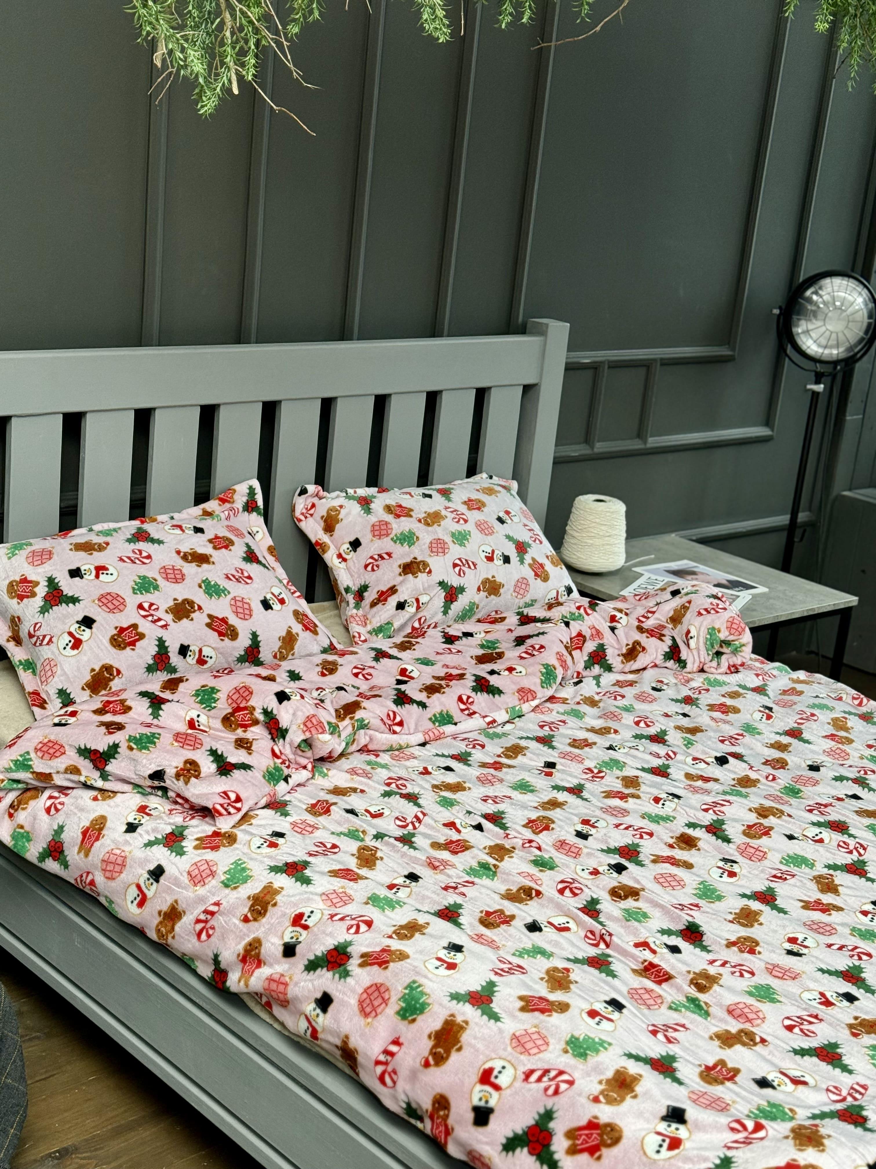 Комплект постельного белья на резинке Сладкое Рождество плюш полуторный/наволочки 50х70/70x70 см (9051) - фото 2