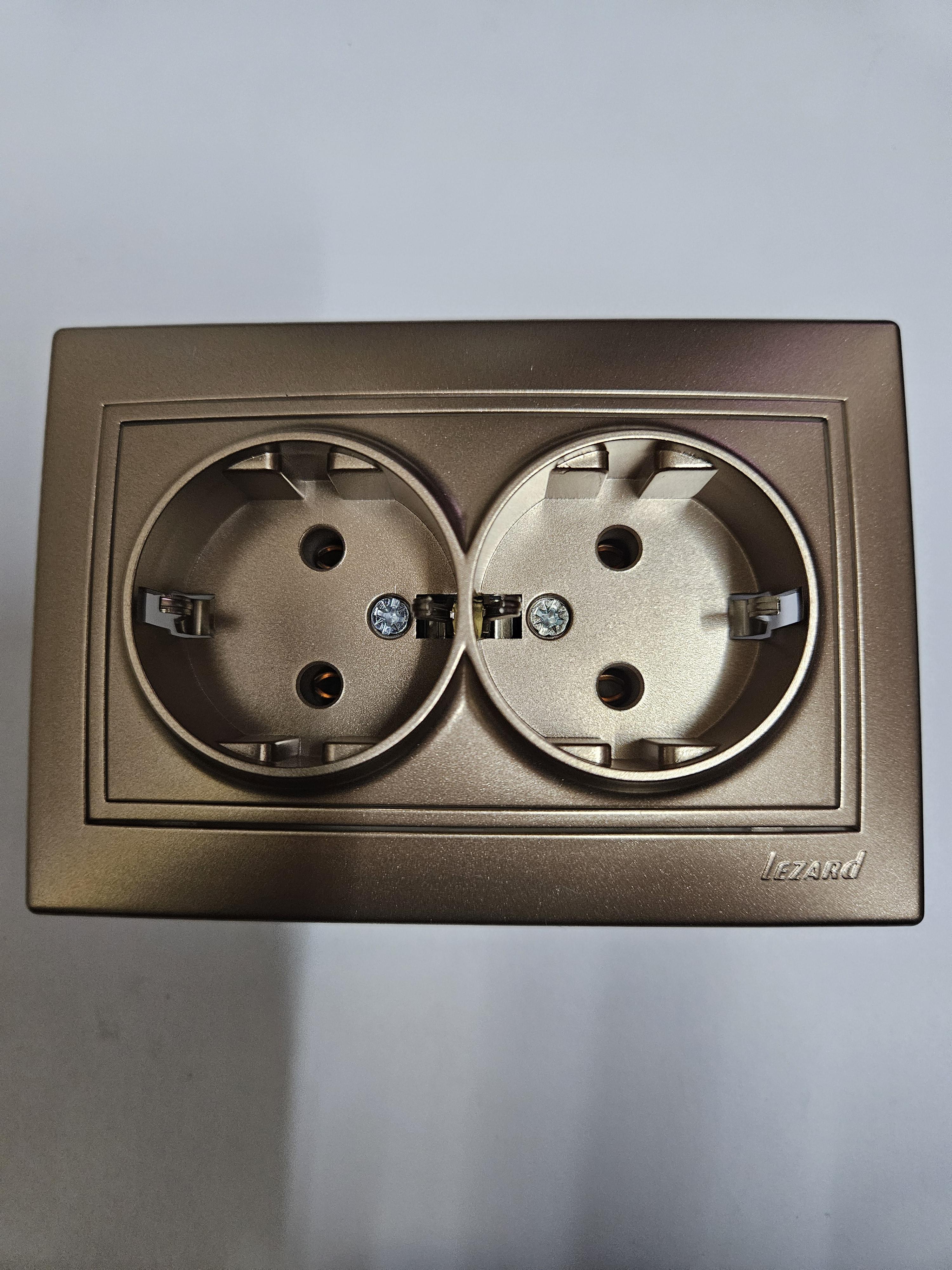 Розетка 2-а Lezard Mira з заземленням (7319)