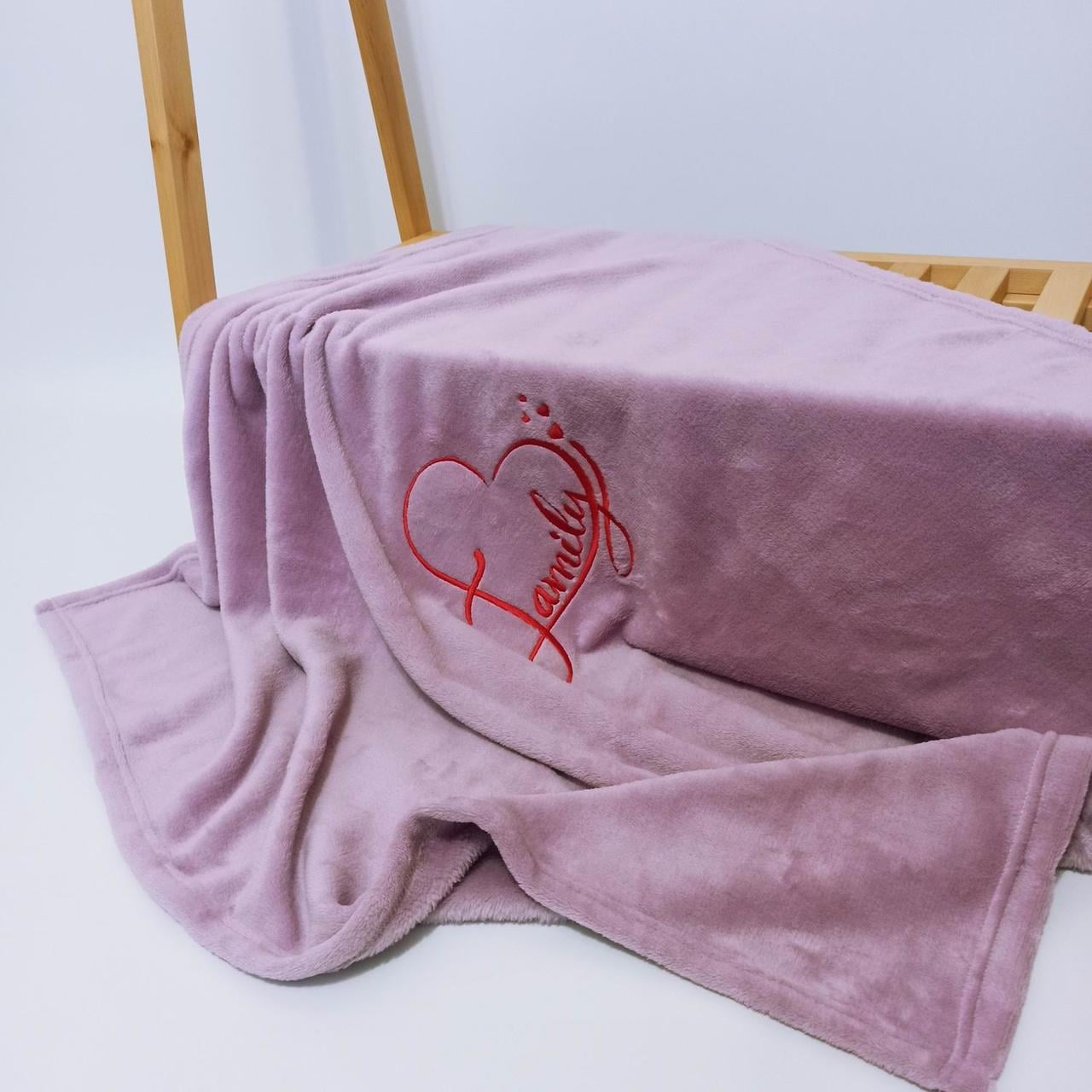 Плед детский Penetka с вышивкой Family велсофт 100x90 см Фиолетовый (6494.95.85.182.3)