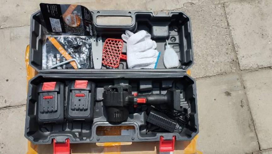 Пила акумуляторна ланцюгова ProCraft NANWEI шина 4" літієва батарея 900 W 10 А (028-NV-DLJ4) - фото 4