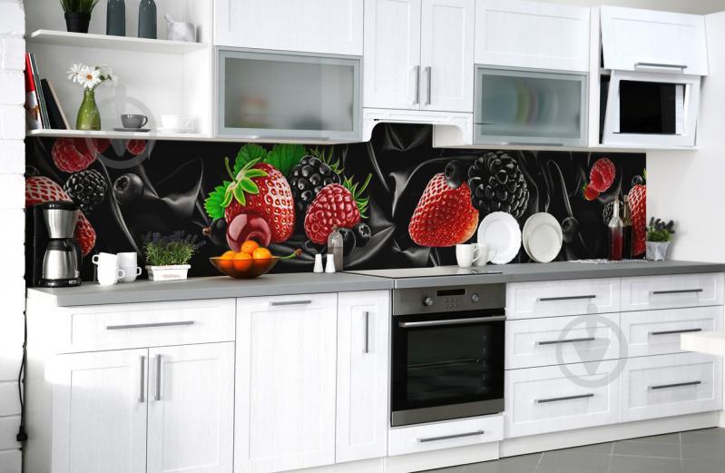 Скинали на кухню Zatarga «Ягоды на чёрном» 650х2500 мм виниловая 3Д наклейка кухонный фартук самоклеящаяся Скинали на кухню Zatarga «Ягоды на чёрном» 650х2500 мм виниловая 3Д наклейка кухонный фартук самоклеящаяся