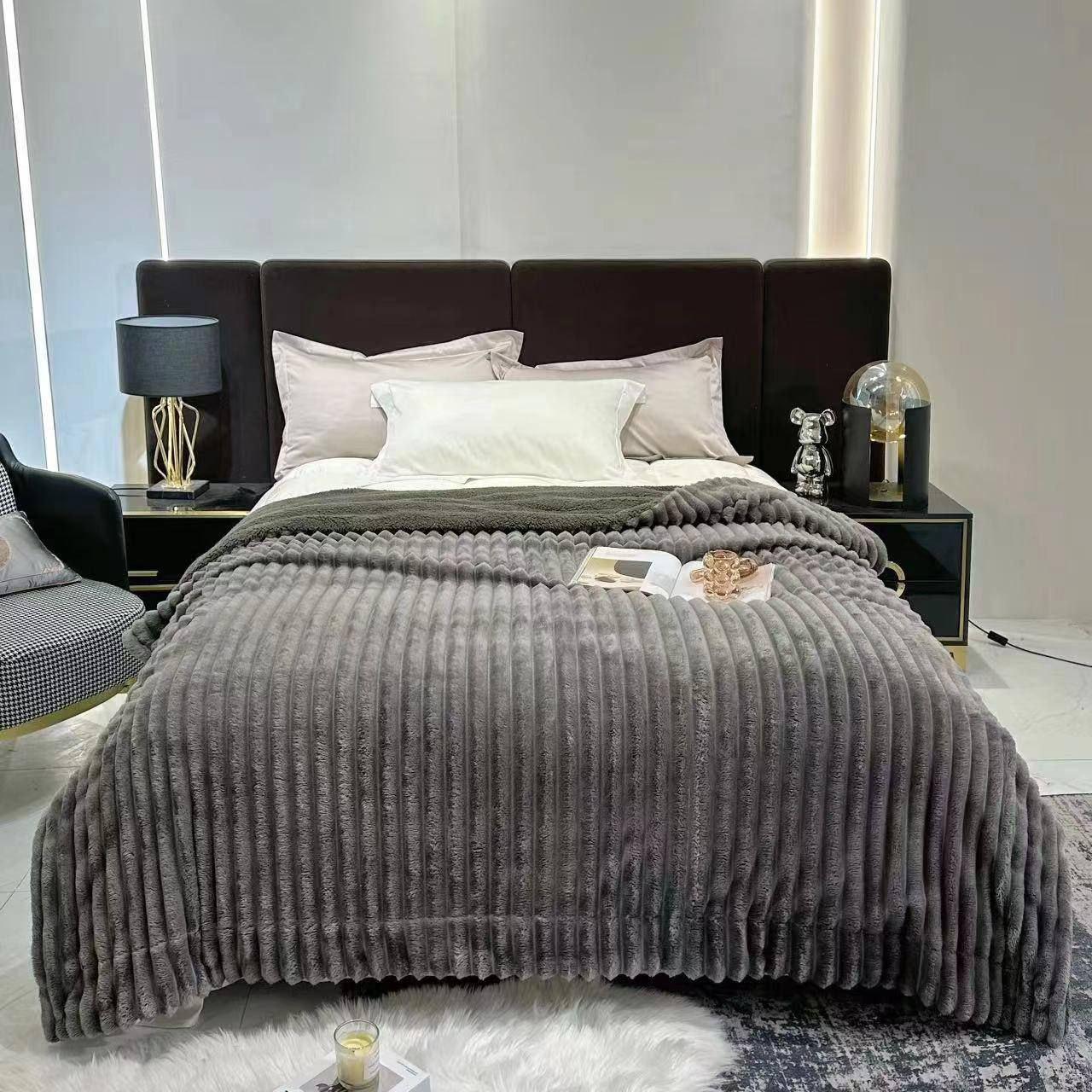 Плед на овчине Шарпей Королевская полоска 200x230 см Темно-серый (1737) - фото 5 Плед на овчине Шарпей Королевская полоска 200x230 см Темно-серый (1737) - фото 5