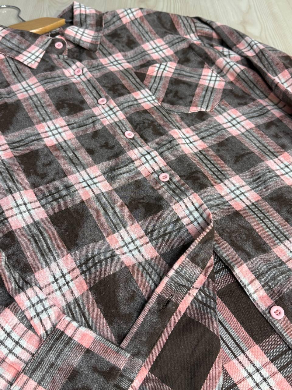 Сорочка жіноча YZY 7765 в клітинку оверсайз широка варена OS Коричневий (4921) - фото 2 Сорочка жіноча YZY 7765 в клітинку оверсайз широка варена OS Коричневий (4921) - фото 2