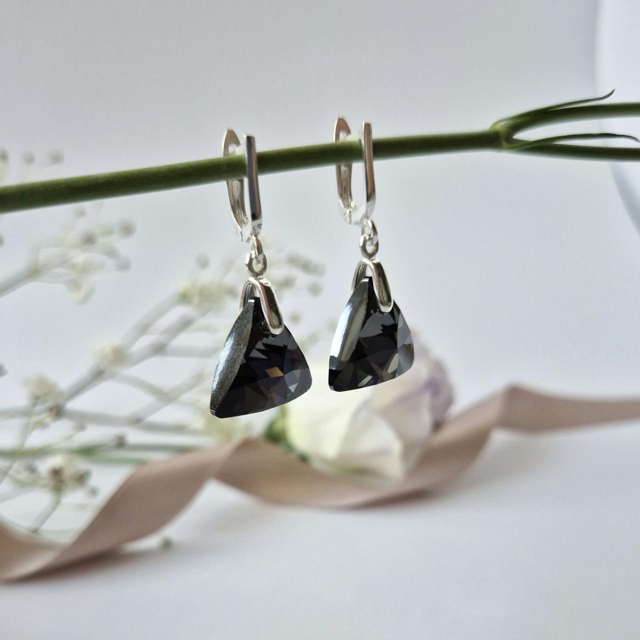 Серьги серебряные Треугольник с камнями Сваровски 925 пробы 5,60 г (566280-16)