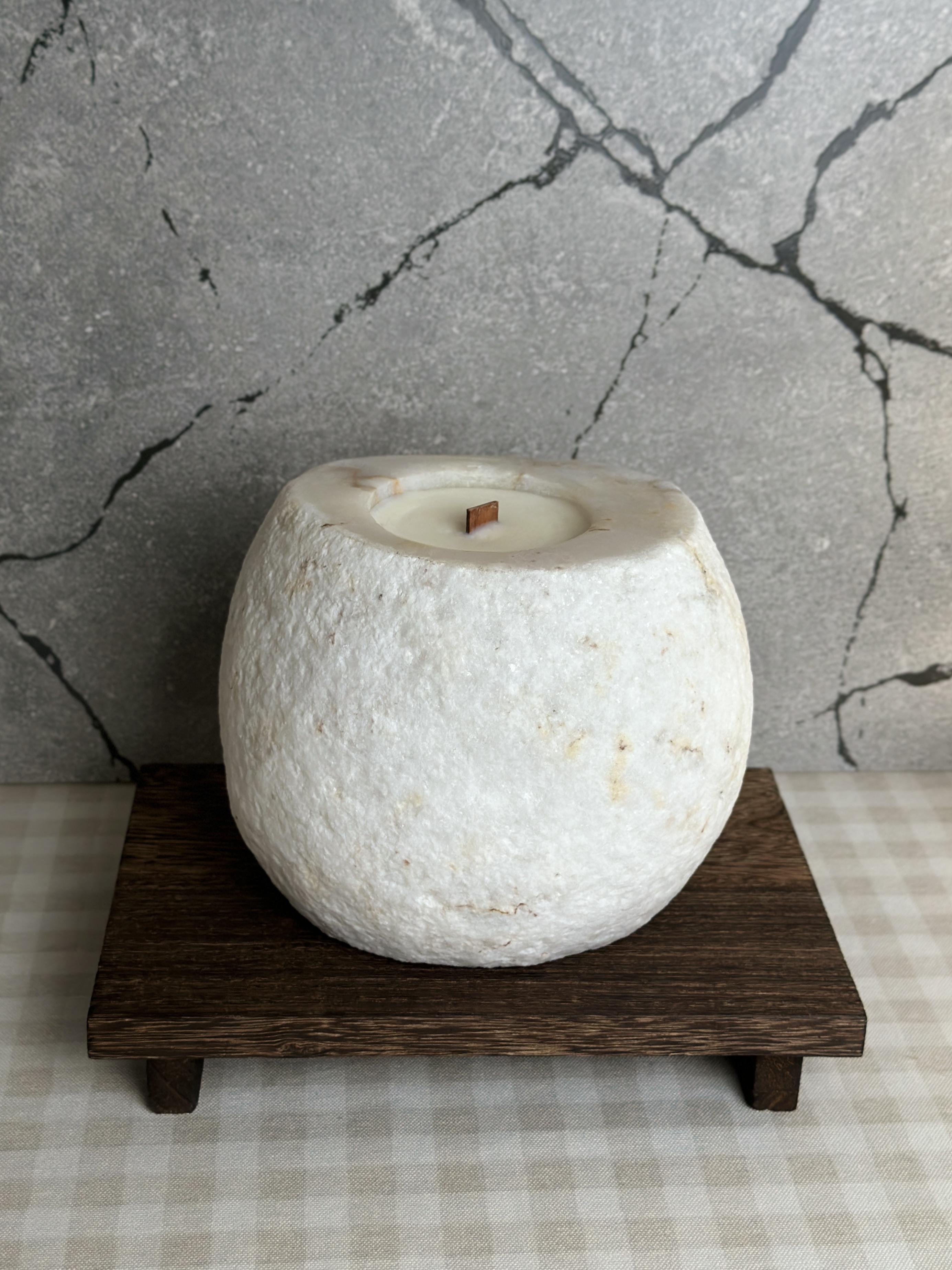 Аромасвечка большая из белого мрамора Gingerbread