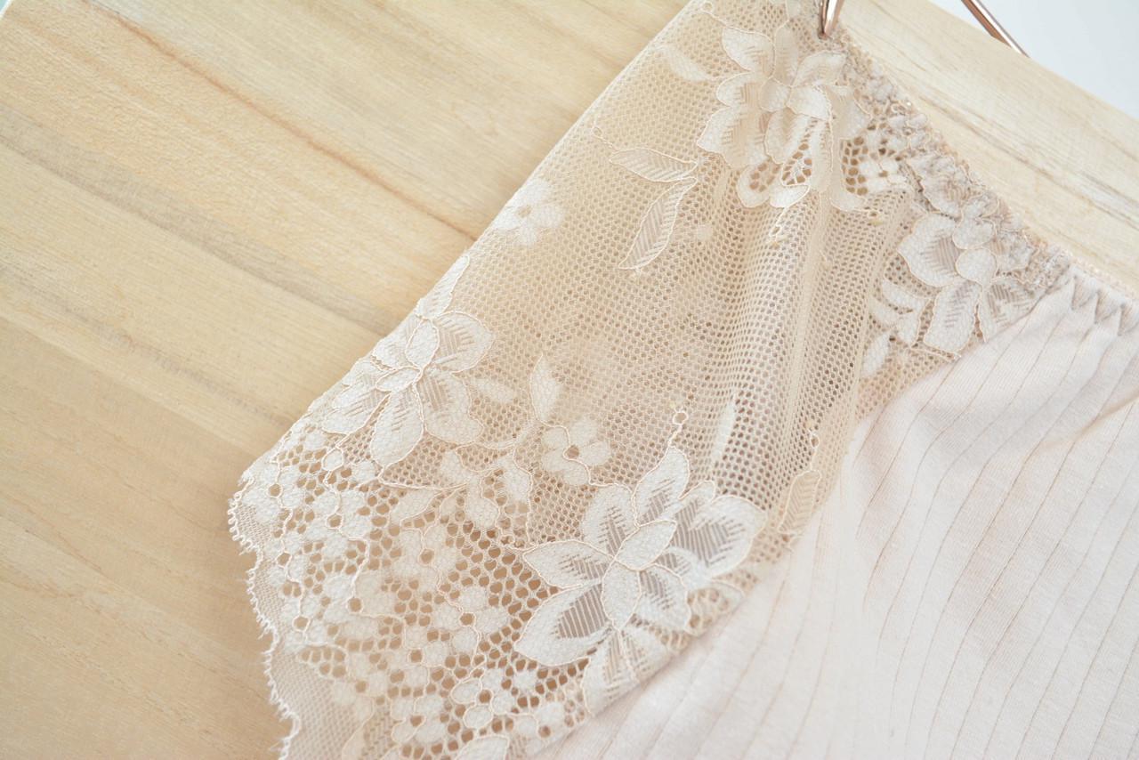 Трусики непромокаемые менструальные в рубчик с кружевными вставками 2XL Бежевый - фото 3