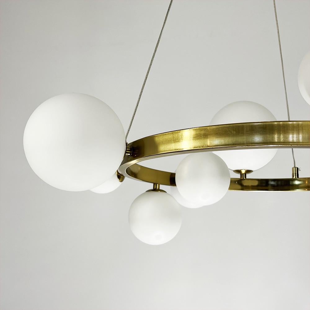 Люстра кольцевая с 10 белыми плафонами Ø 70 см Латунь (AT 32/10R AB+WT) - фото 3 Люстра кольцевая с 10 белыми плафонами Ø 70 см Латунь (AT 32/10R AB+WT) - фото 3