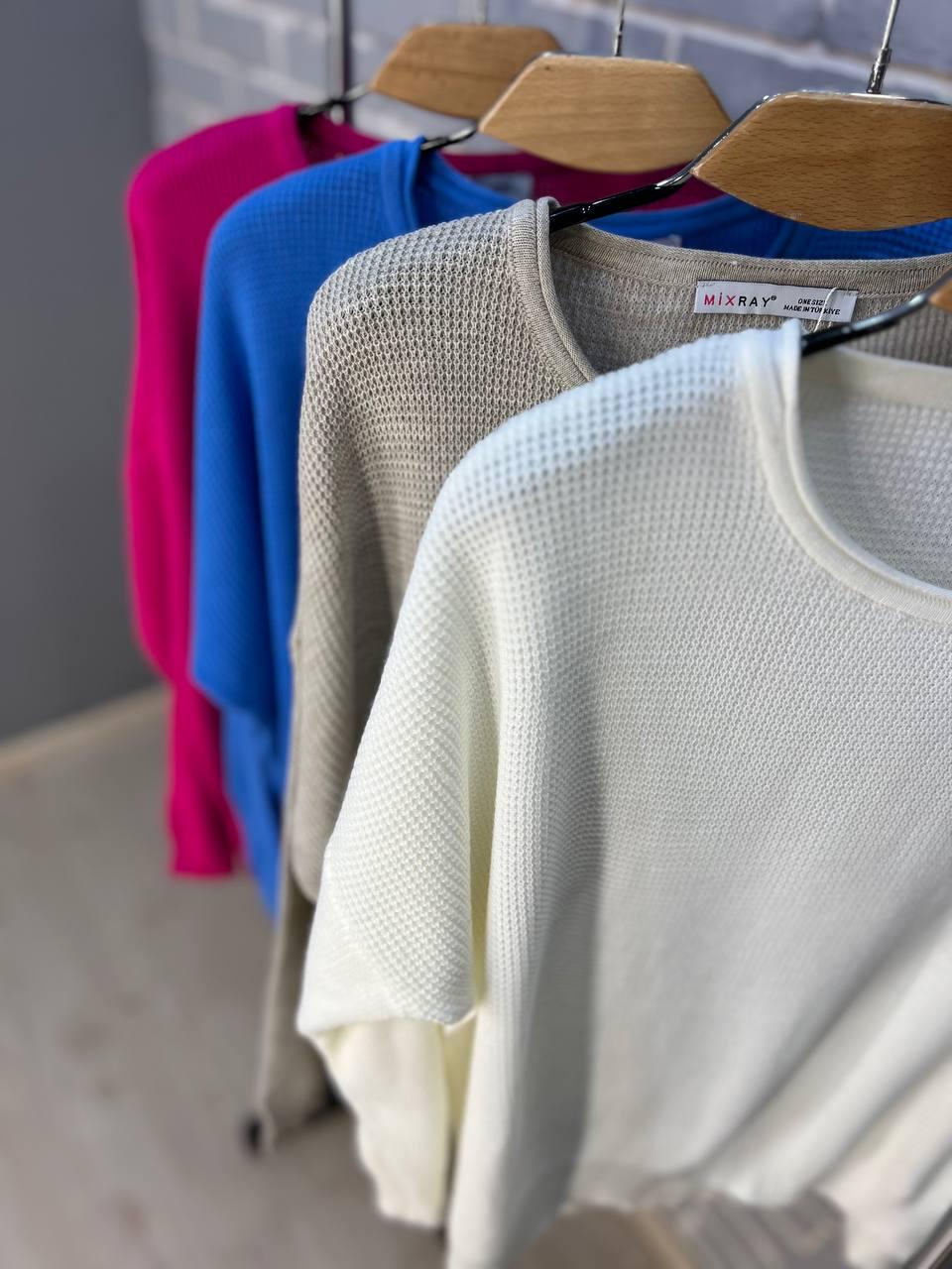 Светр жіночий MIX RAY 6183 тонкий вафельний розрізи по боках вільний крій OS Білий (1199) - фото 8