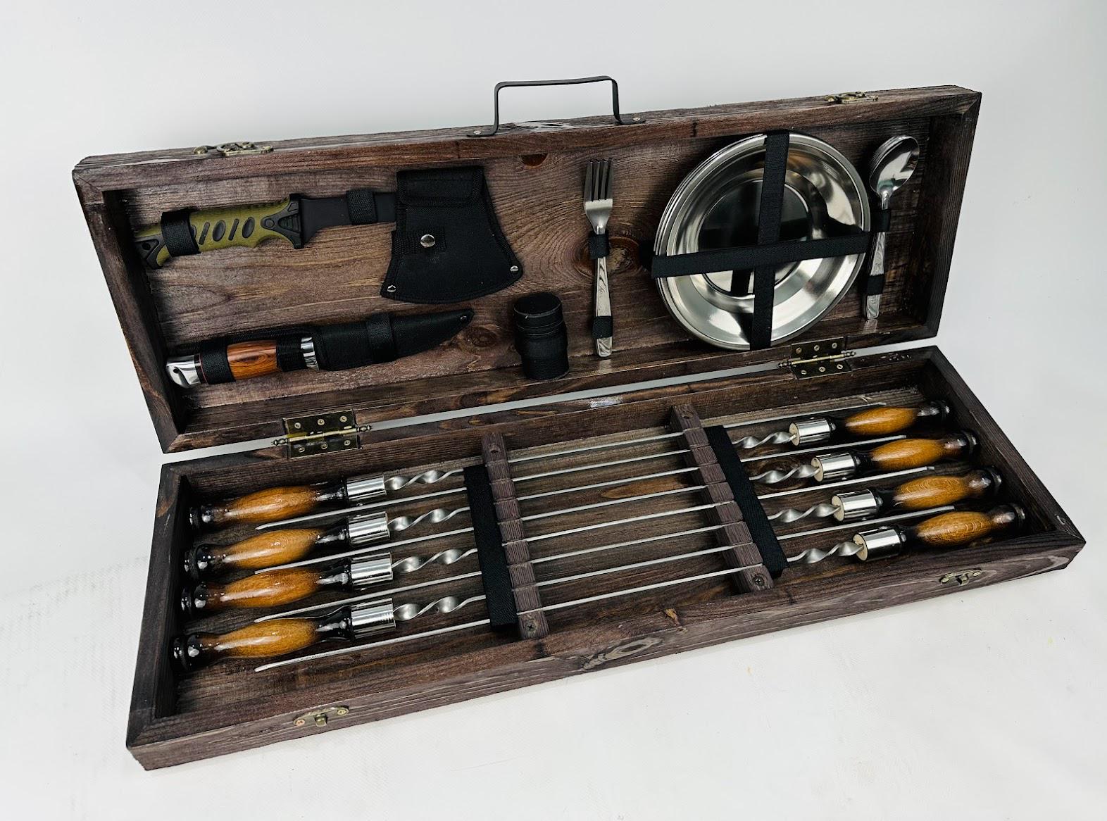 Набір шампурів та аксесуарів М'ясник в дерев'яному кейсі 34 пр. Коричневий (141-10-KS-7604)