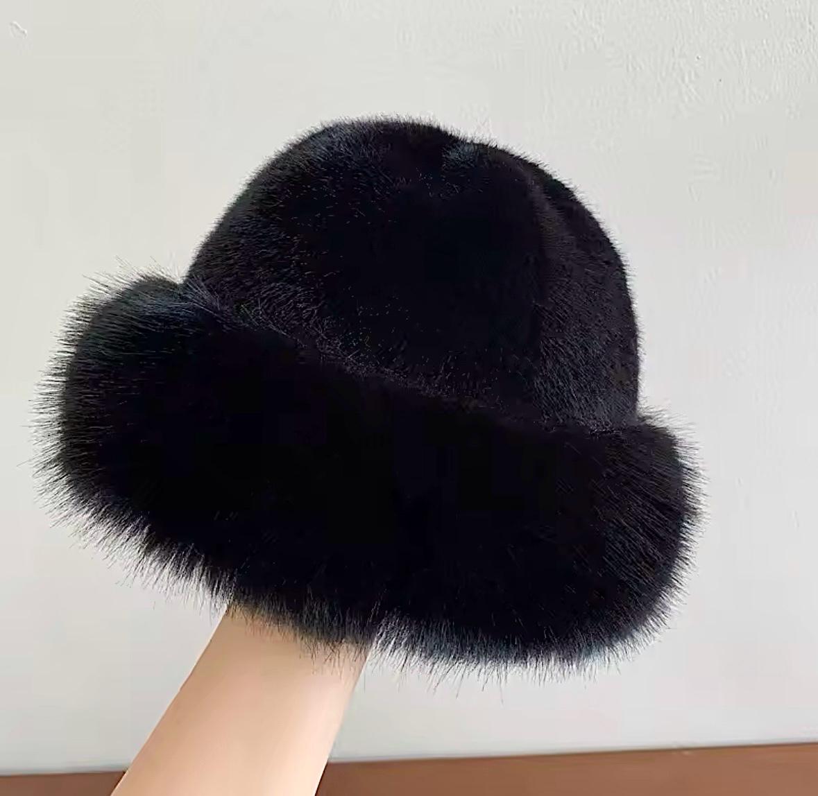 Шапка женская Wuke плюшевая one size Черный - фото 6