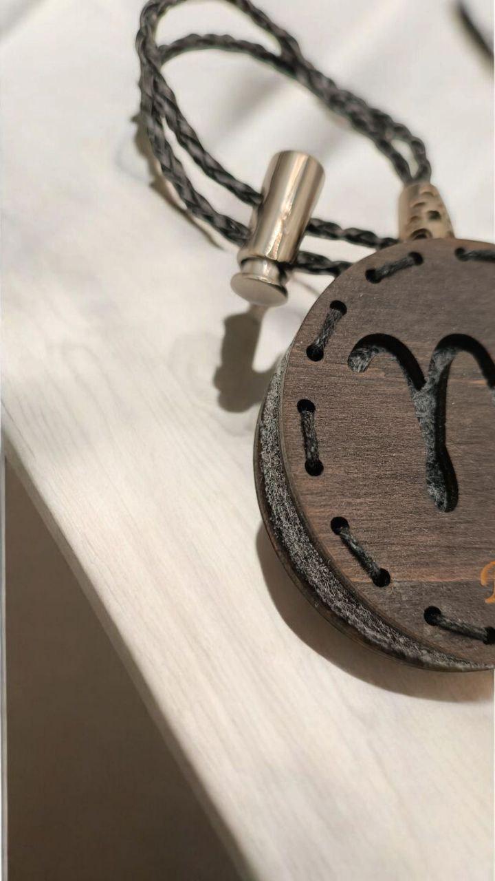 Ароматизатор для авто со знаком зодиака Дева из дерева/войлока и аромапарфюм 10 мл (91) - фото 4