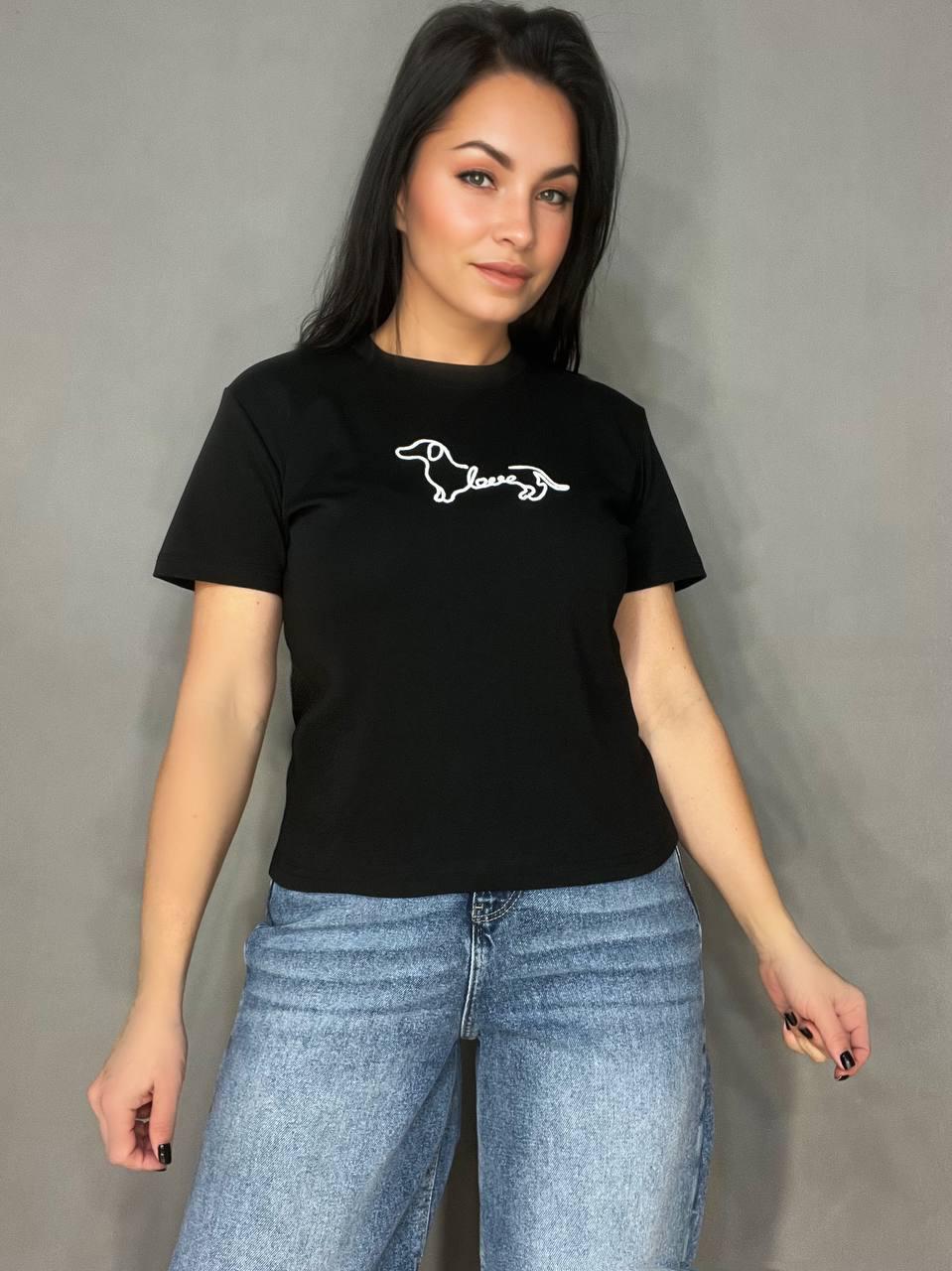 Футболка женская A-N 25195 однотонная базовая с вышивкой собачки впереди средняя длина OS Черный (3683)