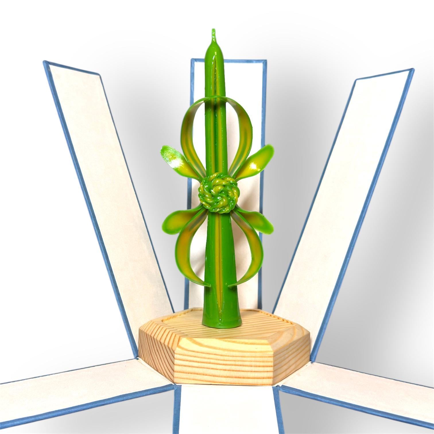 Свічка та підсвічник у подарунковій коробці бджолий віск ручне різьблення соснове дерево 15 см