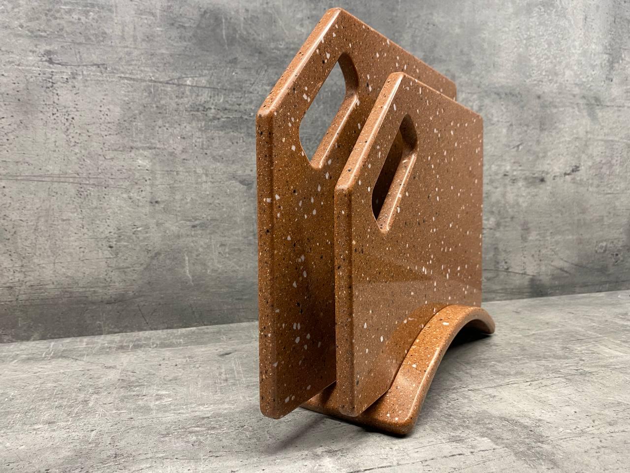 Набір дошок кухонних Sandcopper зі штучного акрилового каменю на підставці 2 шт. - фото 2 Набір дошок кухонних Sandcopper зі штучного акрилового каменю на підставці 2 шт. - фото 2