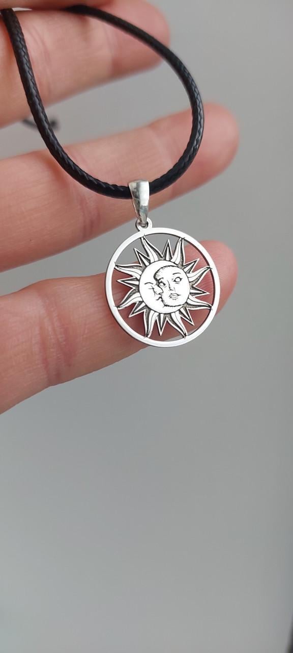 Срібний кулон Місяць обіймає сонце 925 проби (2570163940) - фото 2 Срібний кулон Місяць обіймає сонце 925 проби (2570163940) - фото 2