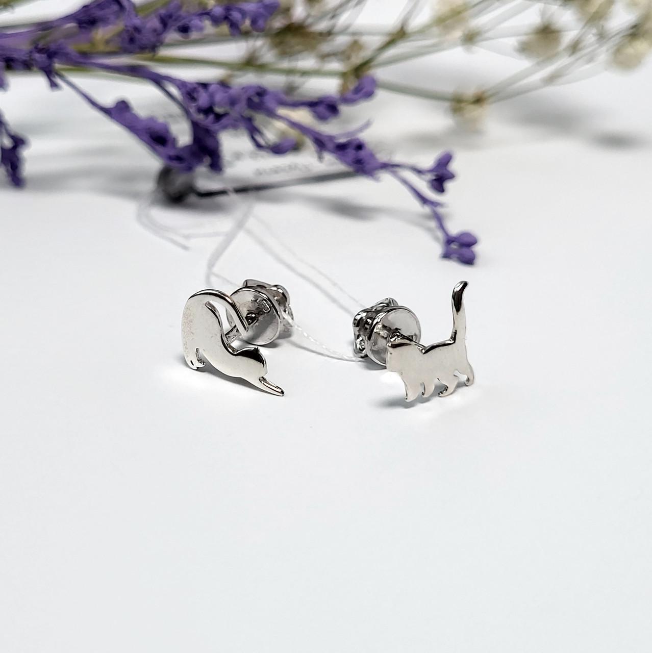 Серьги гвоздики на закрутках кот и кошечка без камней серебро 925 пробы 1,30 г (54012)