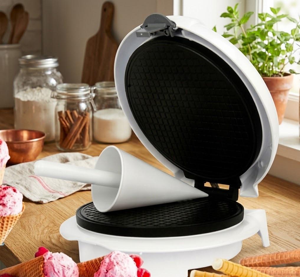 Вафельница для хрустящих вафель и конус для сворачивания в рожок/плавная регулировка температуры