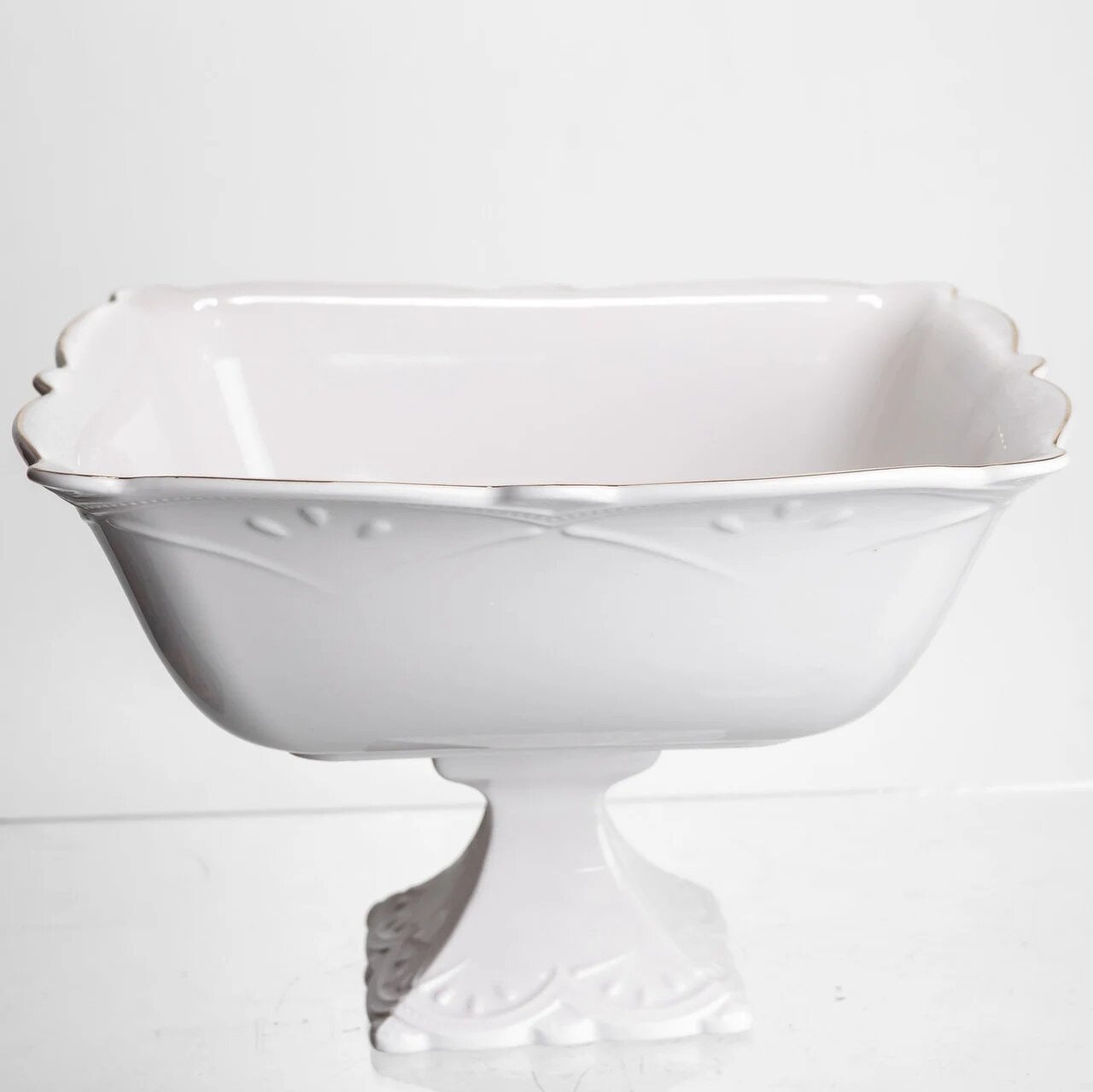 Ваза для фруктов на ножке фарфоровая Yiwu Pearl 26,5х26,5 см Золотистый (120-YH-HG052) Ваза для фруктов на ножке фарфоровая Yiwu Pearl 26,5х26,5 см Золотистый (120-YH-HG052)