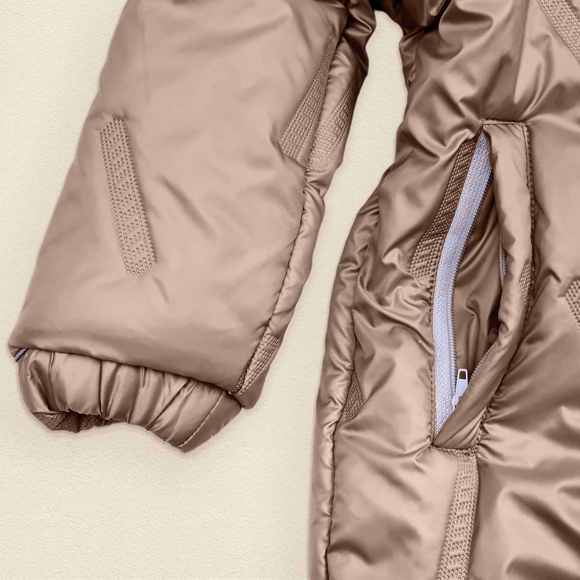 Детский зимний комбинезон Dexter's Snow 3140 98 см Бежевый (d3140-2) - фото 5 Детский зимний комбинезон Dexter's Snow 3140 98 см Бежевый (d3140-2) - фото 5